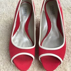 Guess peep toe shoes